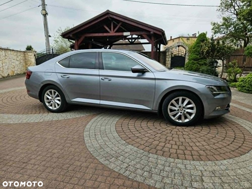 Skoda Superb 2.0 TDI Ambition DSG - 9