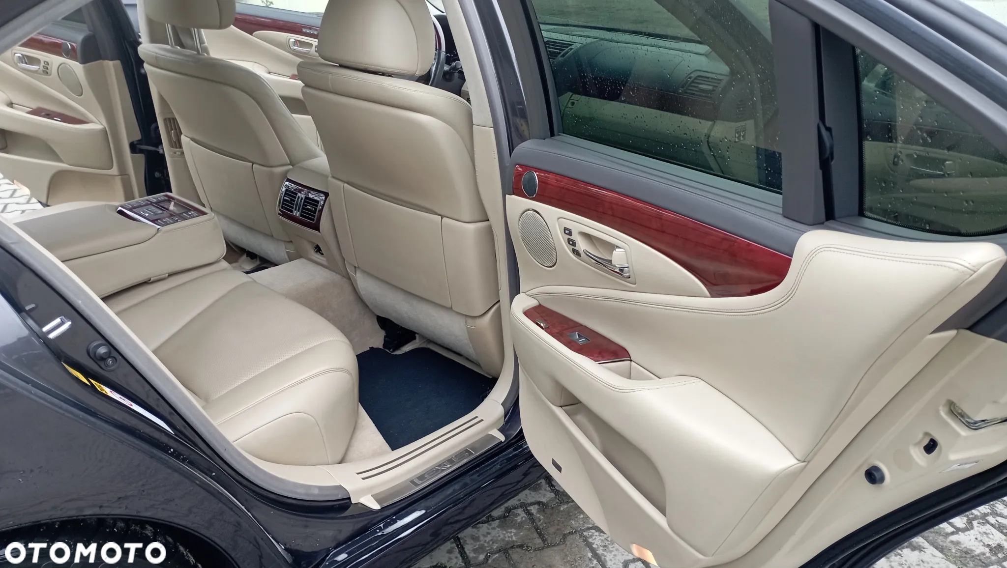 Lexus LS - 16