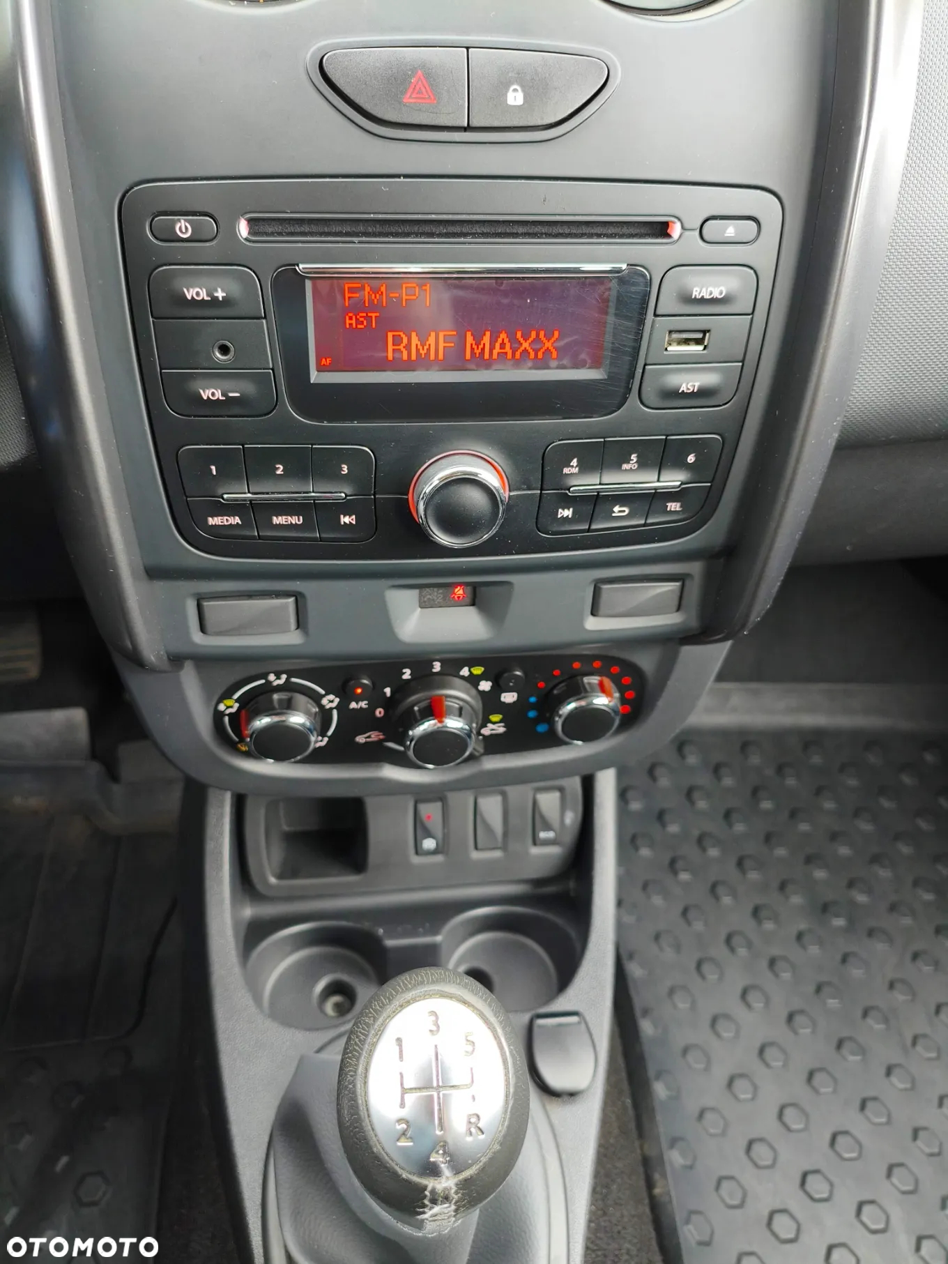 Dacia Duster 1.6 SCe Laureate S&S - 7