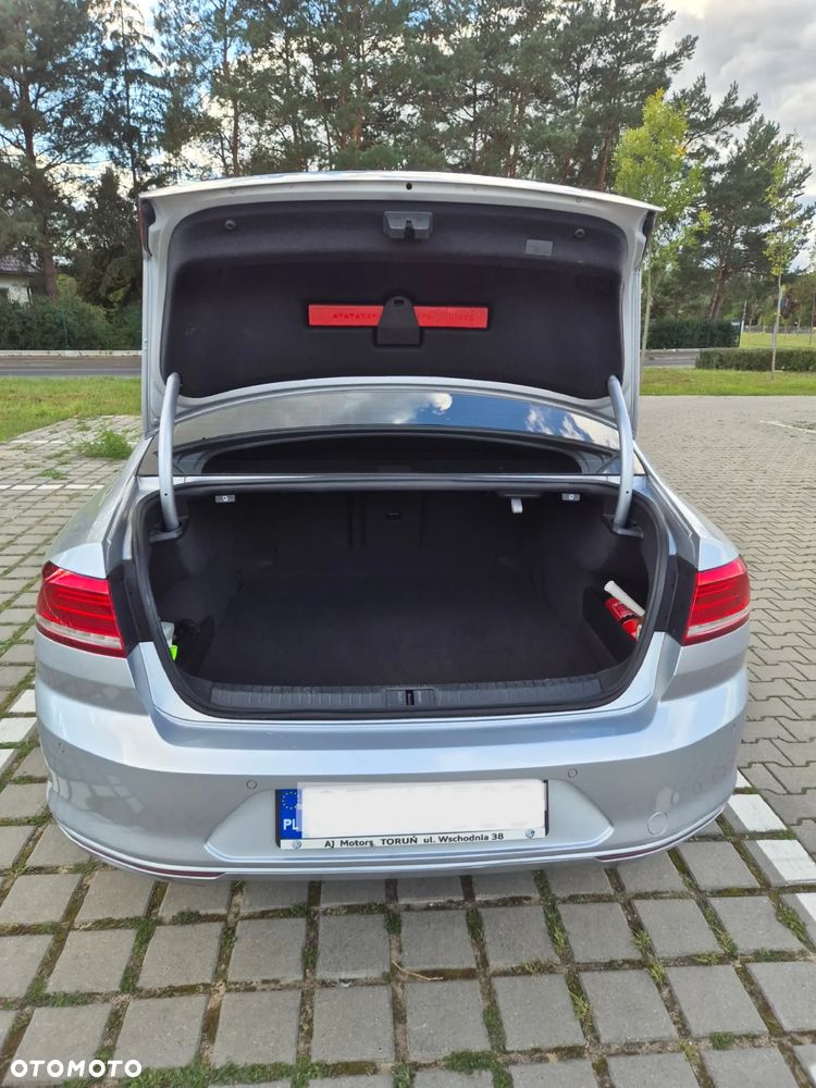 Volkswagen Passat 2.0 TDI SCR Comfortline DSG - 13