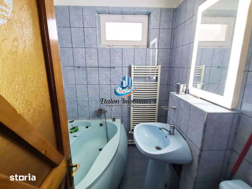 Apartament 2 camere, etaj 4, zona Petrodava — fotografia 3