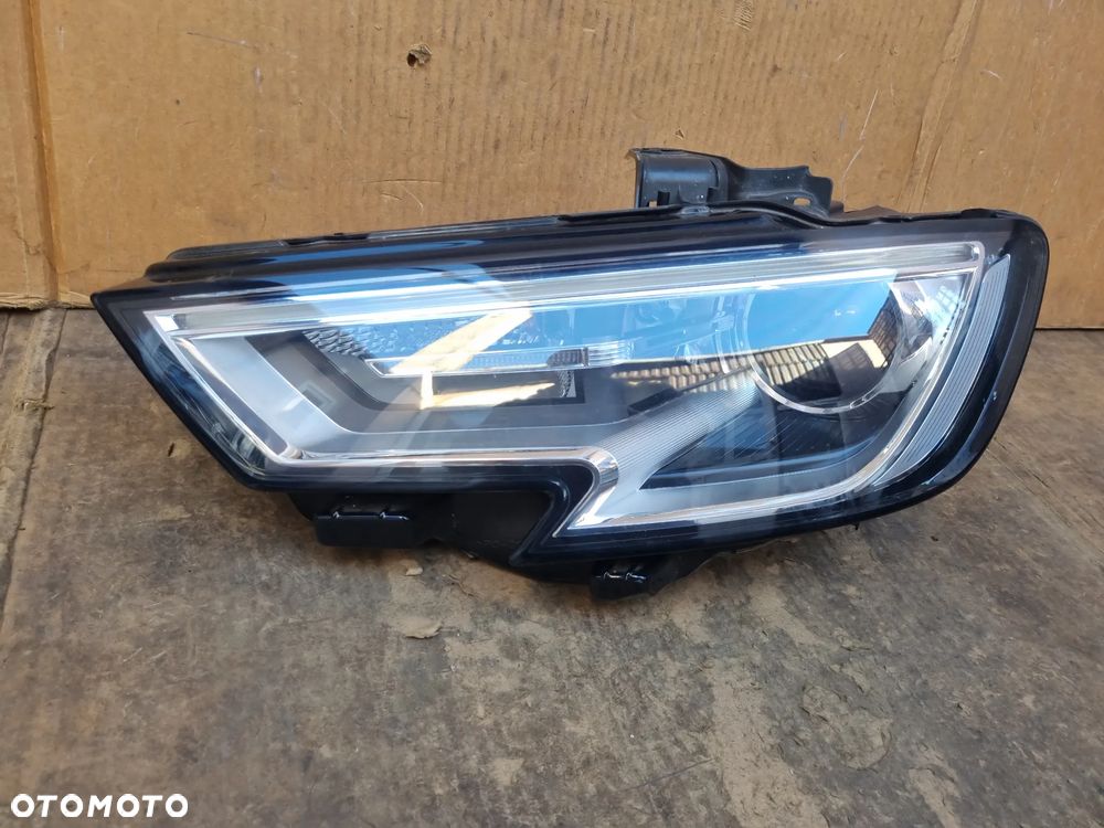 AUDI A3 8V0 LIFT XENON LAMPA LEWA PRZÓD