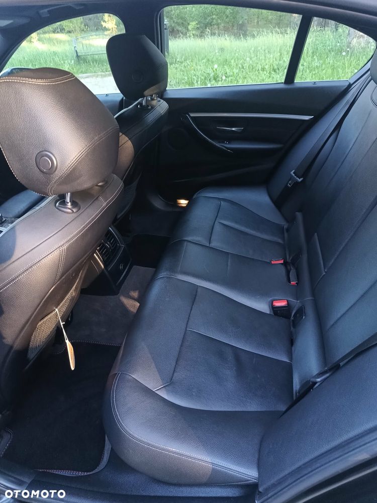 BMW Seria 3 330i - 2
