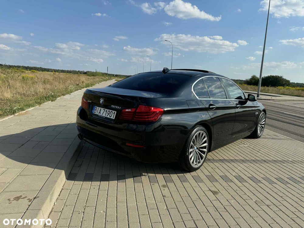 BMW Seria 5 528i xDrive - 8