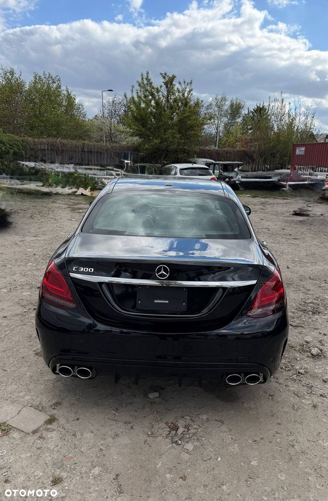 Mercedes-Benz Klasa C 300 4Matic 9G-TRONIC AMG Line - 13