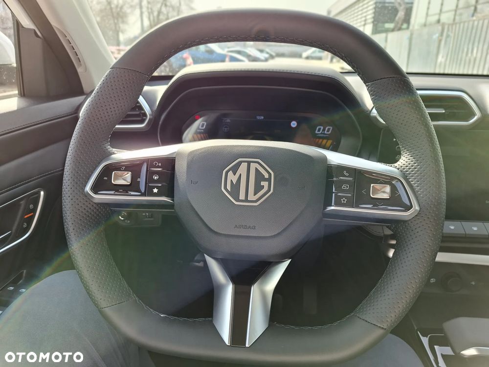 MG ZS Hybrid+ - 16