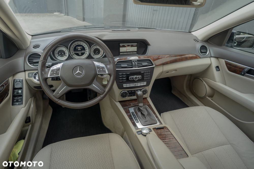 Mercedes-Benz Klasa C 220 d 9G-TRONIC - 26