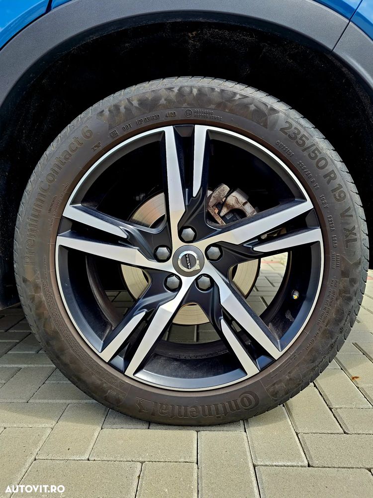 Volvo XC 40 B4 B AWD DKG Plus Dark - 11