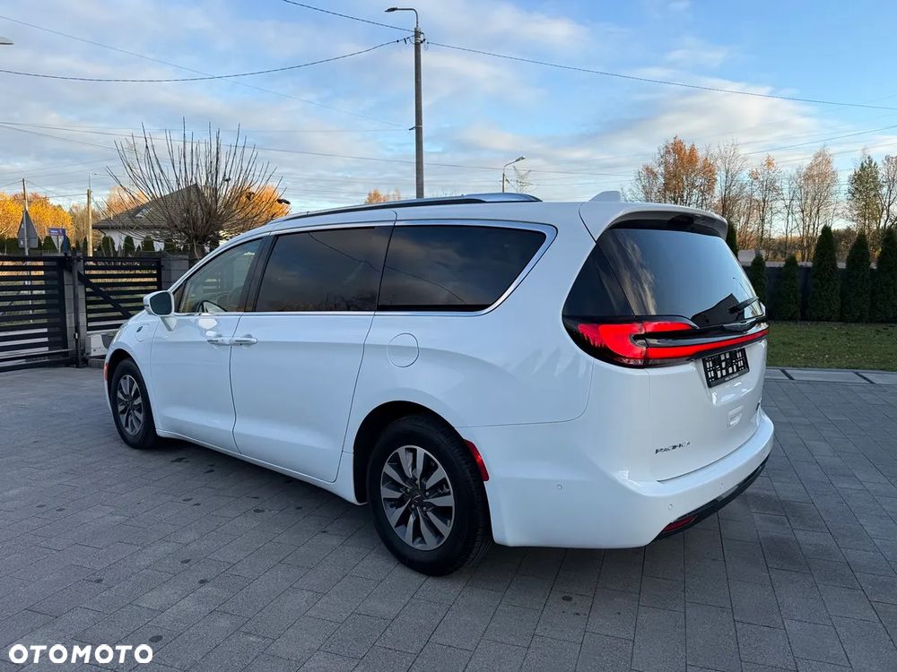 Chrysler Pacifica - 4