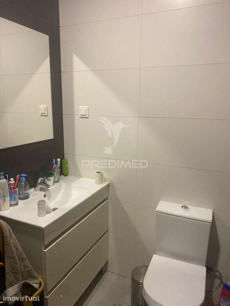 MORADIA V3 TOTALMENTE RENOVADA E MOBILADA NO CENTRO DE ALGOZ - Grande imagem: 3/8