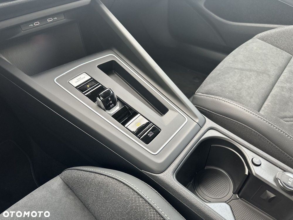Volkswagen Golf Variant 1.5 eTSI mHEV Business DSG - 22