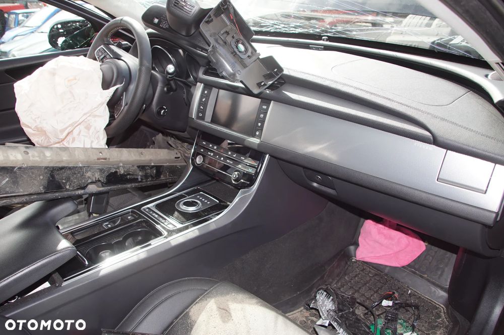Auto na części 692106889 Jaguar XF X260 2017 2.0 d aj200 204DTA 180 km skrzynia ZF 8HP45 Santorini Black drzwi prawe błotnik lampa grill silnik skrzynia biegów klapa fotele lampy dpf  szyba lusterko deska wybierak pokrętło selektor skup aut - 28