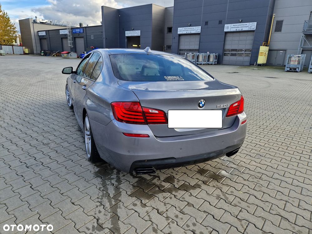 BMW Seria 5 550i - 4