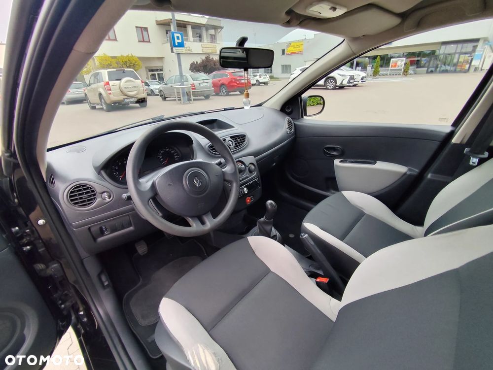 Renault Clio 1.2 16V 75 Expression - 10