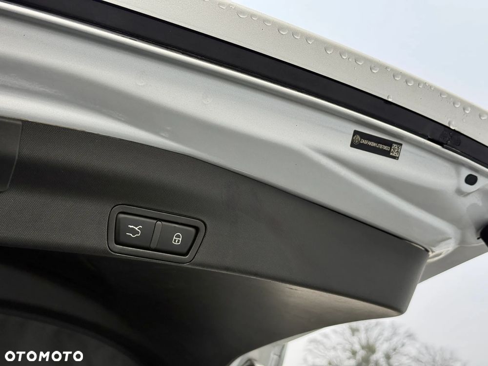 Alfa Romeo Stelvio 2.0 Turbo 16V AT8-Q4 Veloce Ti - 37