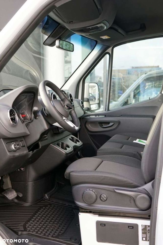 Mercedes-Benz Sprinter - 12