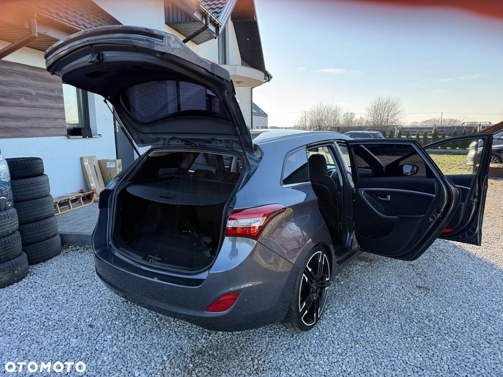 Hyundai i30 blue 1.6 CRDi Premium - 21