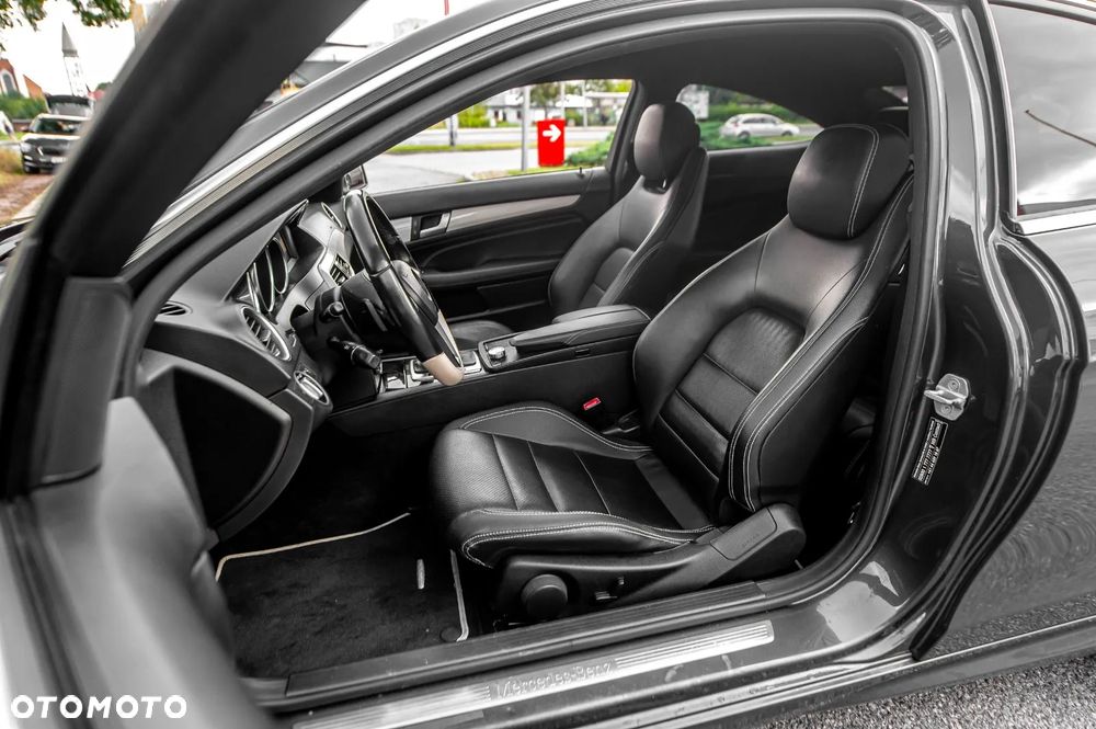Mercedes-Benz Klasa C 180 BlueEFFICIENCY 7G-TRONIC - 21