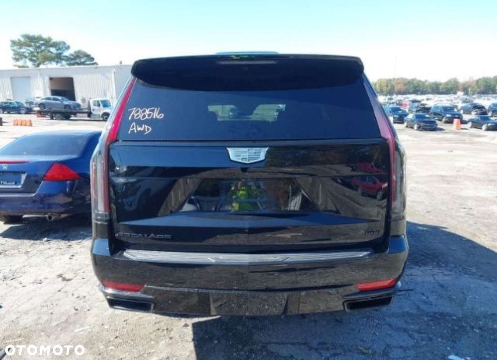 Cadillac Escalade - 6