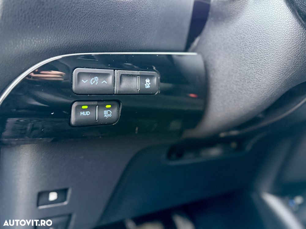 Toyota Prius 1.8 HSD Dynamic - 13