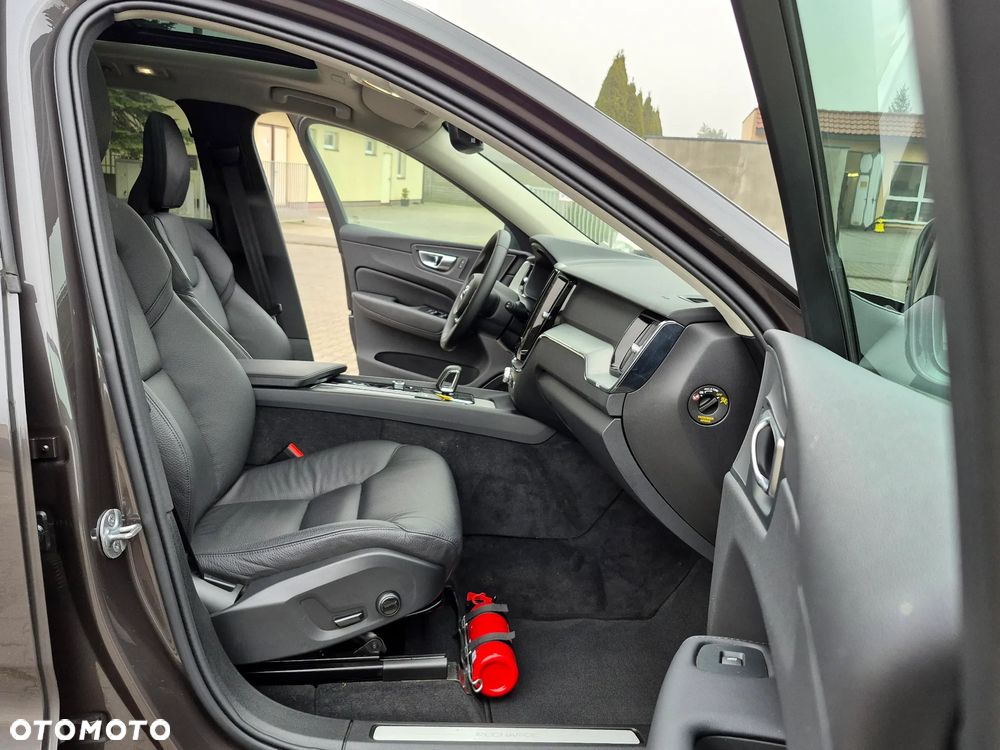 Volvo XC 60 T6 Plug-In Hybrid AWD Inscription - 11