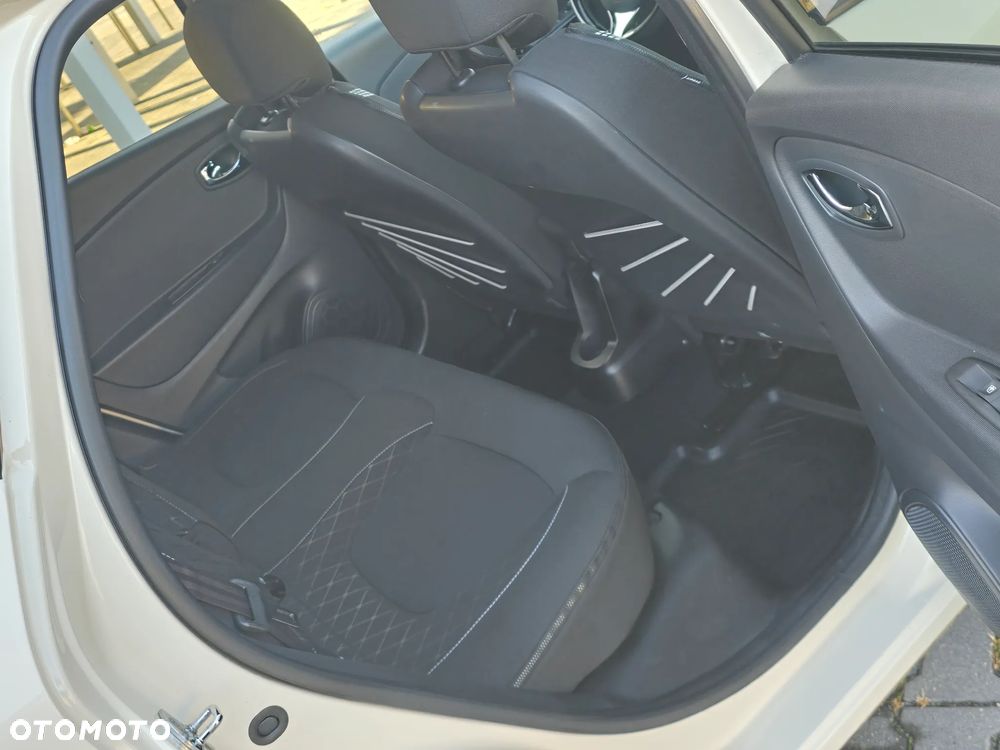 Renault Captur 1.2 TCe Helly Hansen EDC - 23