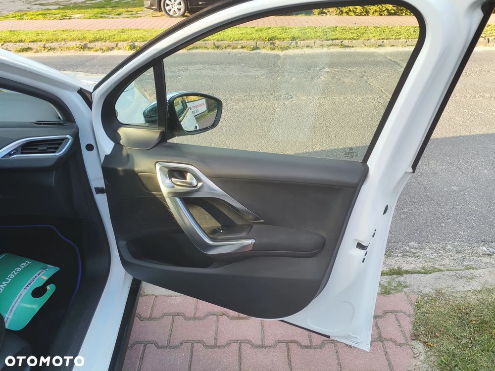 Peugeot 2008 PureTech 82 Allure - 14