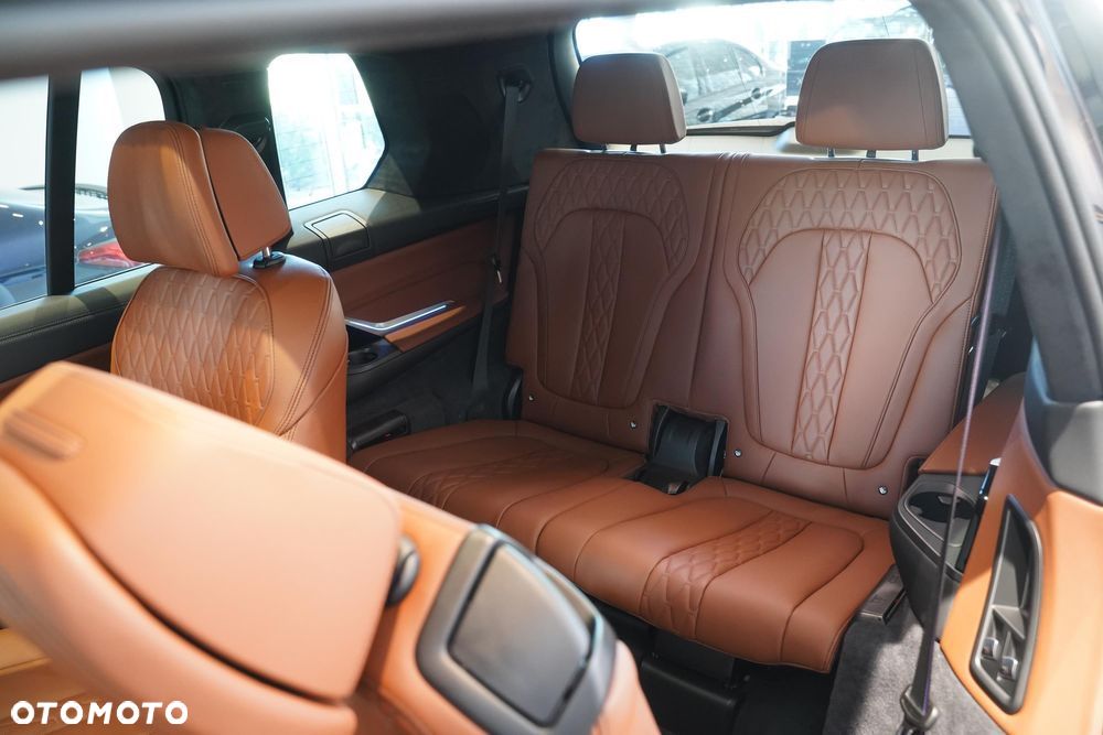 BMW X7 - 12