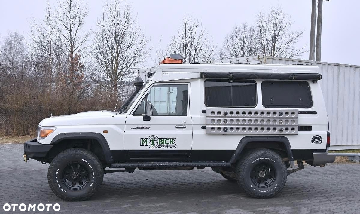 Toyota Land Cruiser - 3