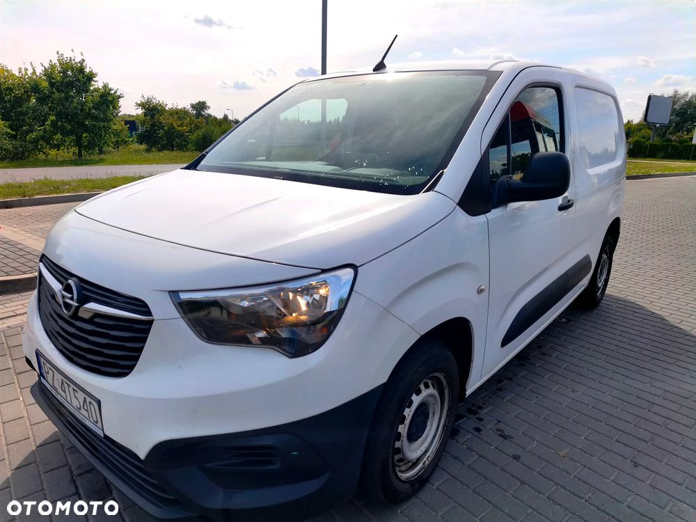 Opel Combo 1.2 Turbo Essentia S&S - 2