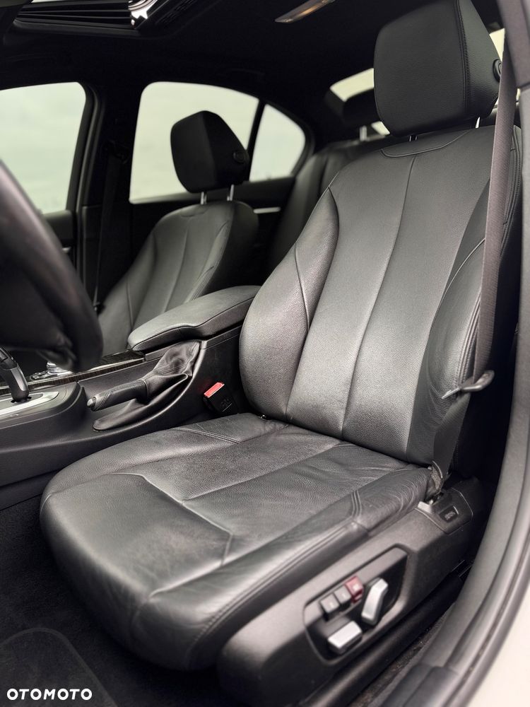BMW Seria 3 330i - 17