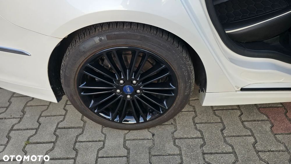 Ford Mondeo Vignale 2.0 Hybrid - 32