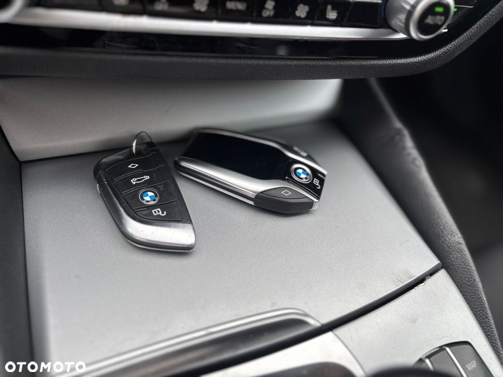 BMW Seria 5 530d xDrive - 29
