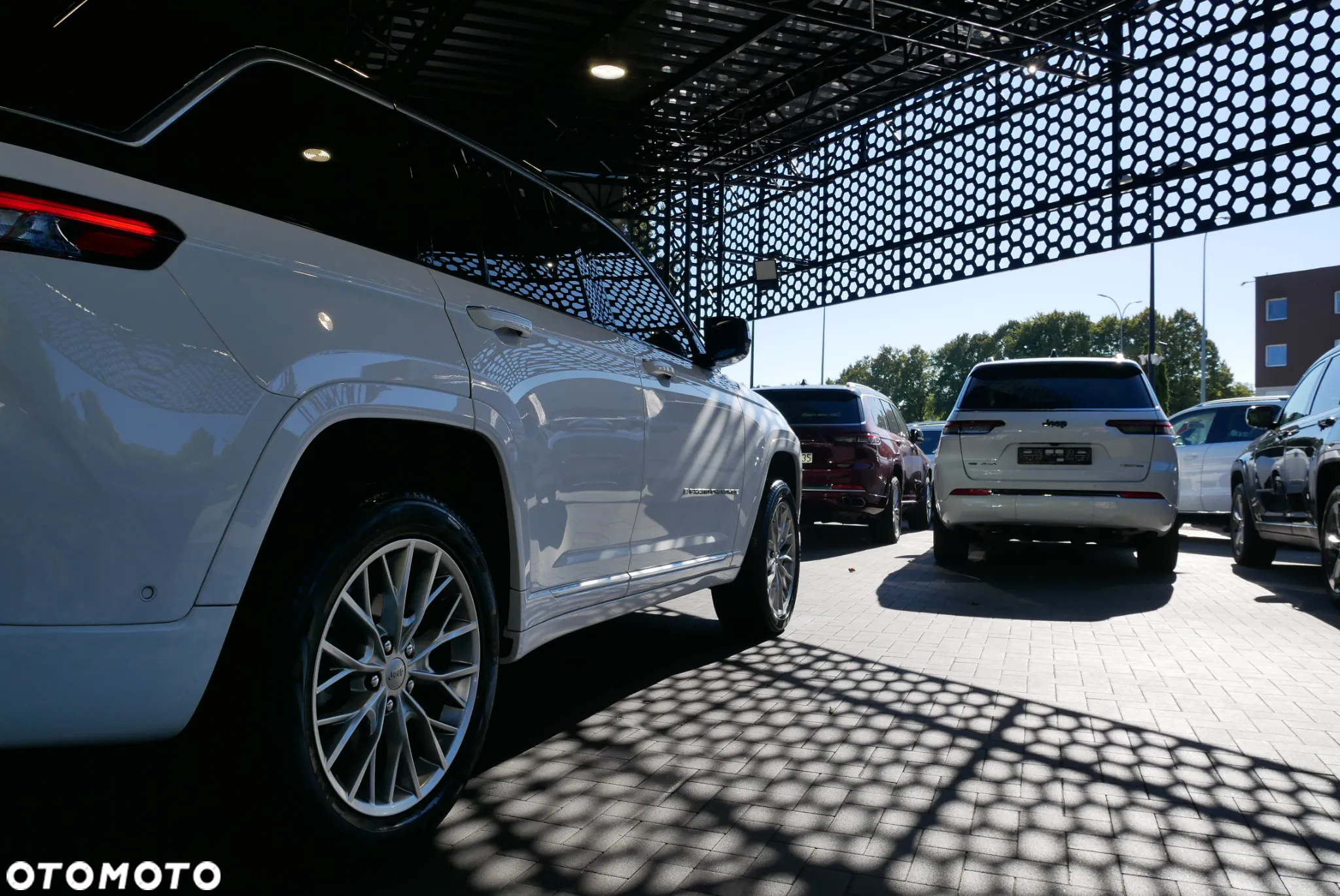 Jeep Grand Cherokee - 37