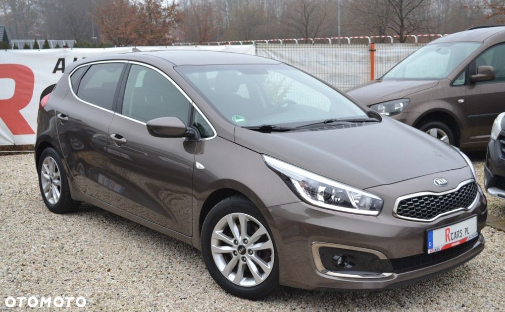 Kia Ceed 1.6 GDI ISG Dream-Team Edition - 11