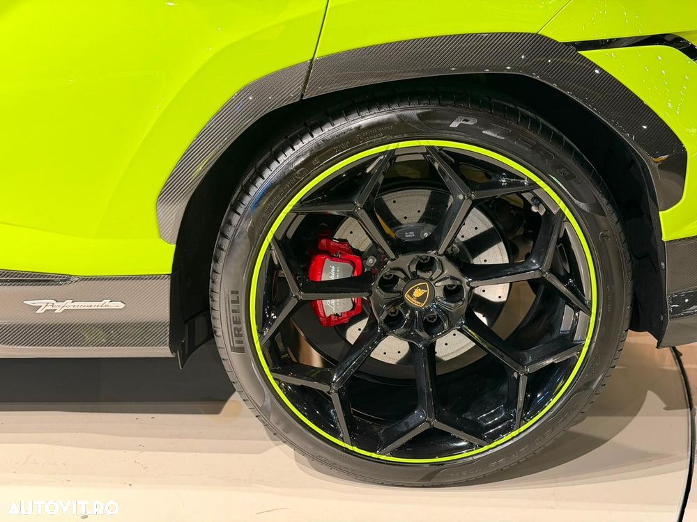 Lamborghini URUS - 33