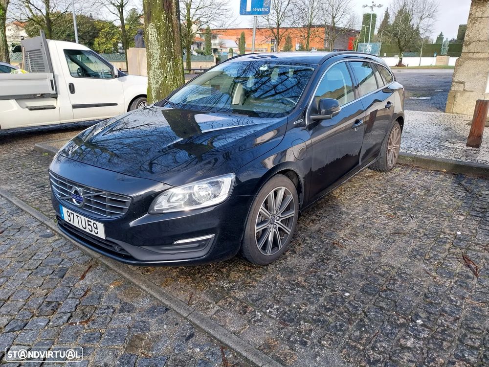 Volvo V60 2.4 D6 Momentum AWD Phev - 1