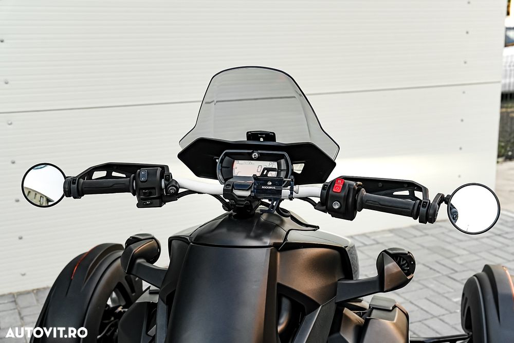 Can-Am Ryker 900 - 12