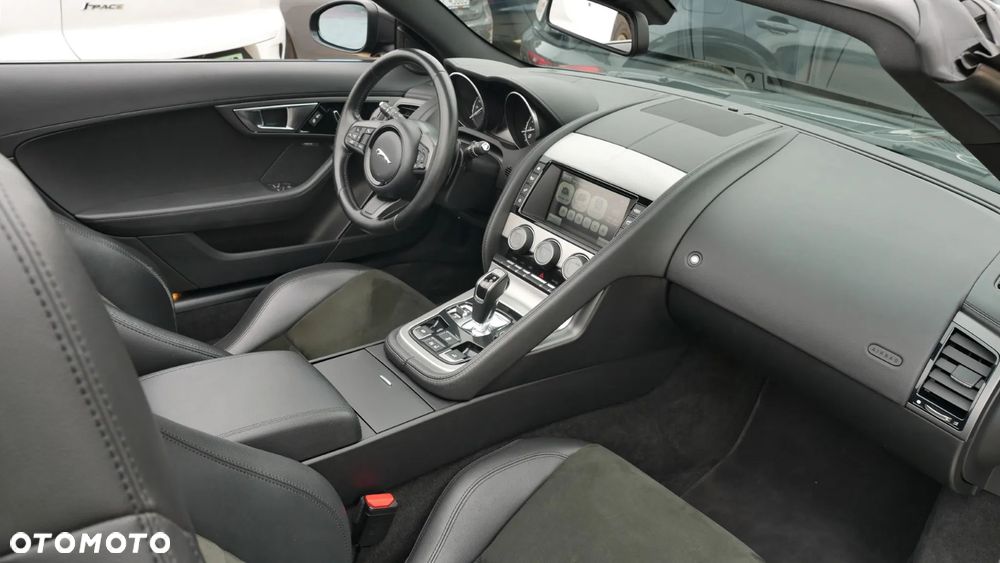Jaguar F-Type R-Dynamic - 21