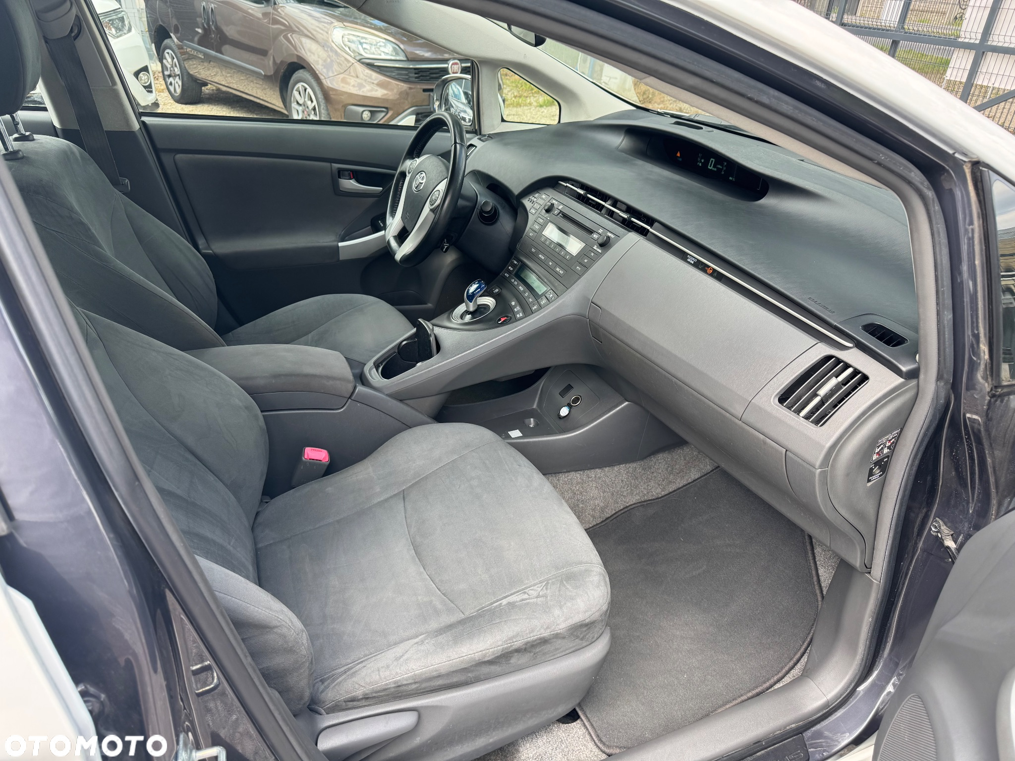 Toyota Prius (Hybrid) Comfort - 11