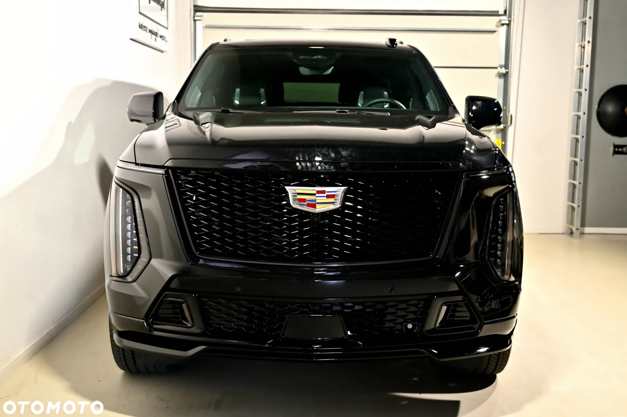 Cadillac Escalade - 2