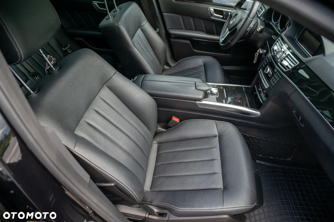 Mercedes-Benz Klasa E 300 T BlueTEC HYBRID 7G-TRONIC Elegance - 35
