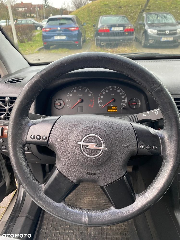 Opel Vectra 2.2 - 16