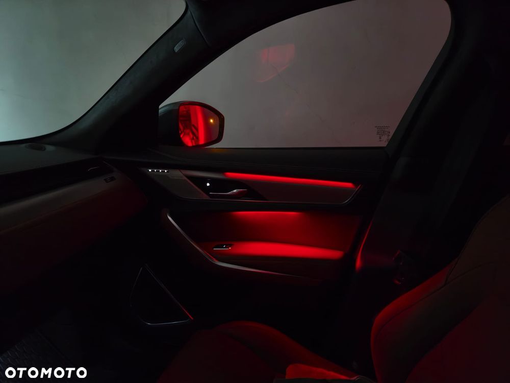 Jaguar F-Pace - 12