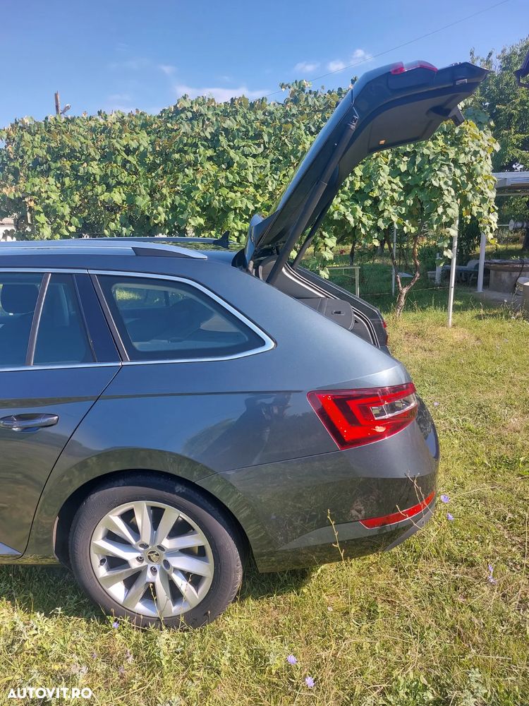Skoda Superb 2.0 TDI DSG Ambition - 8