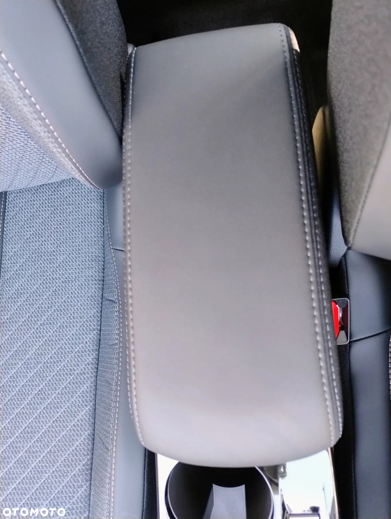 Peugeot 2008 PureTech 100 Allure S&S BVM6 - 32