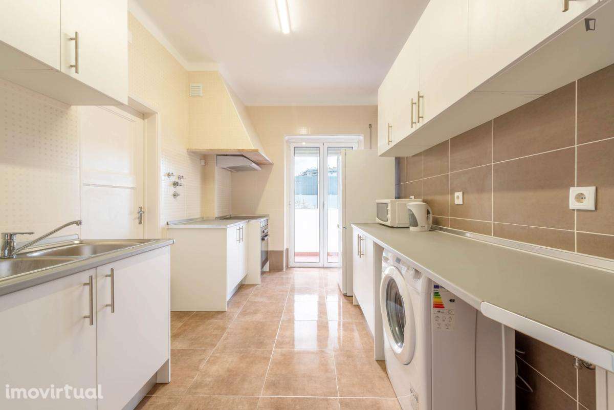 Quarto - localizado em Telheiras Lisbon - Grande imagem: 5/12