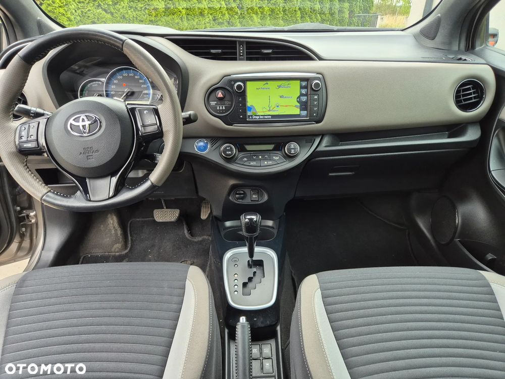 Toyota Yaris Hybrid 100 Business Edition - 20