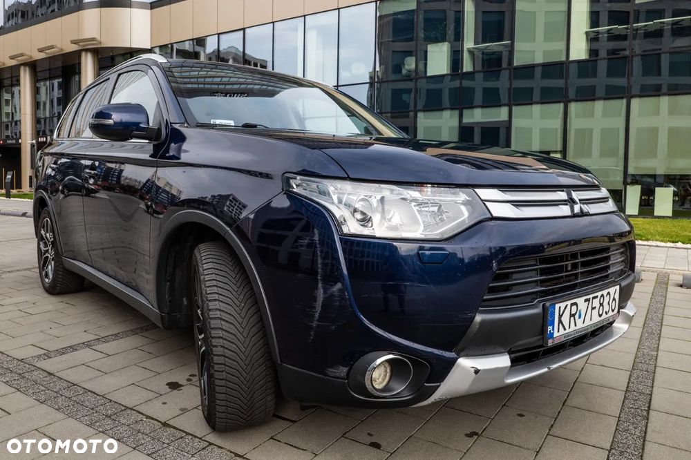 Mitsubishi Outlander 2.0 Instyle Navi 4WD CVT - 3