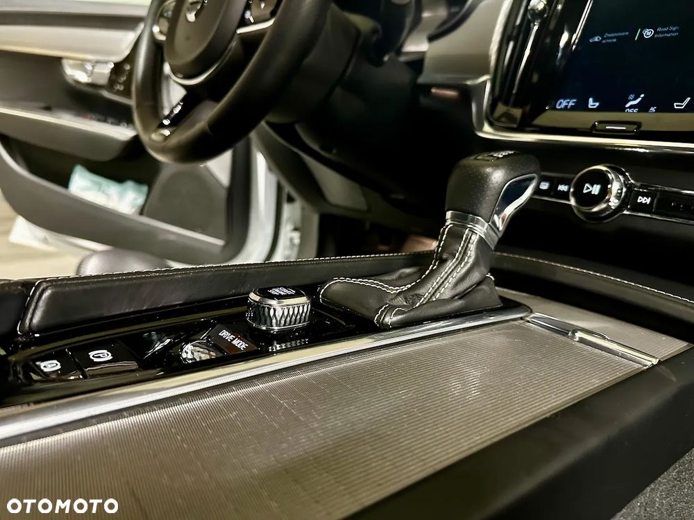 Volvo S90 T6 GPF AWD R-Design - 34